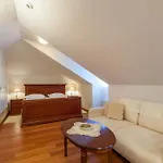 Mir Vami - Heated Pool, Sea Views & 100m I Brac Island *