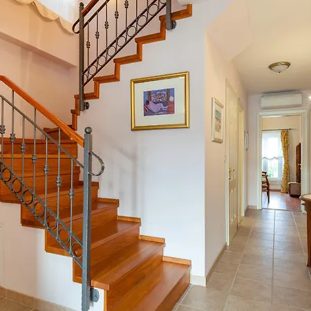 Mir Vami - Heated Pool, Sea Views & 100m I Brac Island *