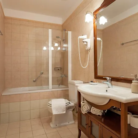 Mir Vami - Heated Pool, Sea Views & 100m I Brac Island וילה *