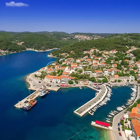 Mir Vami - Heated Pool, Sea Views & 100m I Brac Island *