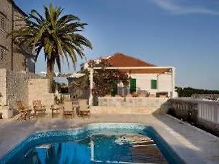 Mir Vami - Heated Pool, Sea Views & 100m I Brac Island * סומרטין