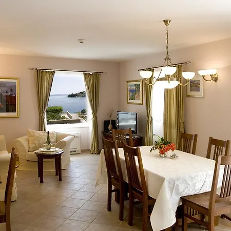 Your Family Oasis By The Sea Mir Vami, Heated Pool Sumartin