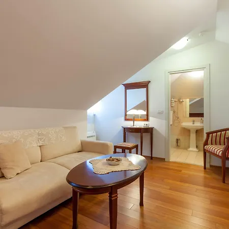 Vila Mir Vami - Heated Pool, Sea Views & 100m I Brac Island