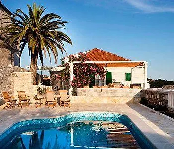 Mir Vami - Heated Pool, Sea Views & 100m I Brac Island Sumartin