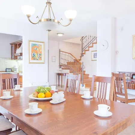 Willa Your Family Oasis By The Sea Mir Vami, Heated Pool Sumartin