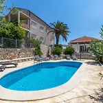 Mir Vami - Heated Pool, Sea Views & 100m I Brac Island Sumartin