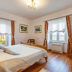 Mir Vami - Heated Pool, Sea Views & 100m I Brac Island *