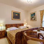 Mir Vami - Heated Pool, Sea Views & 100m I Brac Island *
