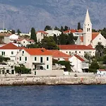 Mir Vami - Heated Pool, Sea Views & 100m I Brac Island