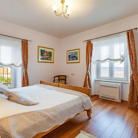 Villa Your Family Oasis By The Sea Mir Vami, Heated Pool Sumartin