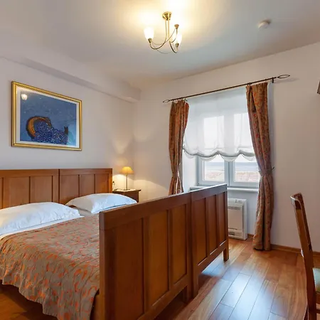 Mir Vami - Heated Pool, Sea Views & 100m I Brac Island