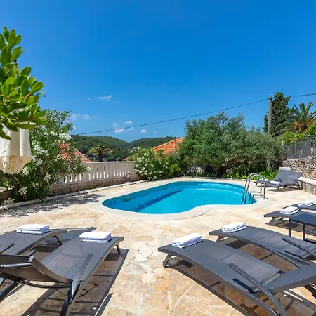 Your Family Oasis By The Sea Mir Vami, Heated Pool Villa Sumartin