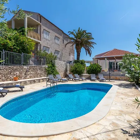 Mir Vami - Heated Pool, Sea Views & 100m I Brac Island 수마르틴