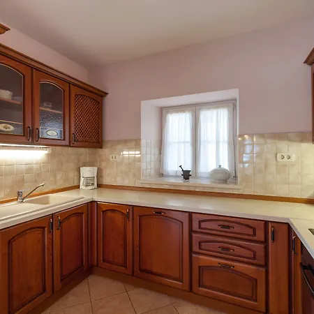 Mir Vami - Heated Pool, Sea Views & 100m I Brac Island