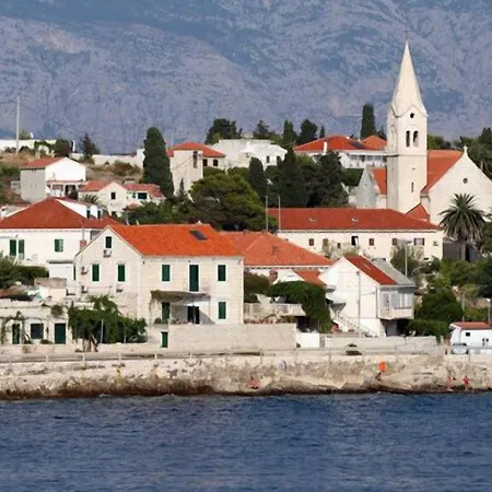 Mir Vami - Heated Pool, Sea Views & 100m I Brac Island
