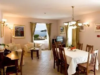 Mir Vami - Heated Pool, Sea Views & 100m I Brac Island