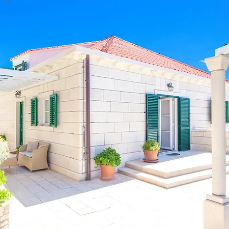 Mir Vami - Heated Pool, Sea Views & 100m I Brac Island