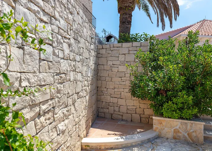 Villa Your Family Oasis By The Sea Mir Vami, Heated Pool *